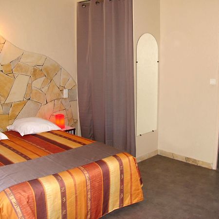Hotel Et Studios Les Amandiers Saint-Raphaël Екстериор снимка