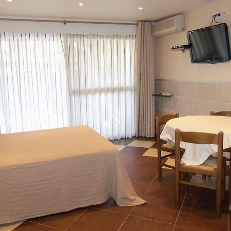 Hotel Et Studios Les Amandiers Saint-Raphaël Екстериор снимка