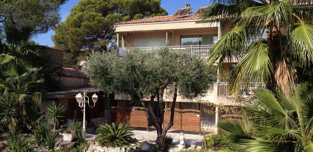 Hotel Et Studios Les Amandiers Saint-Raphaël Екстериор снимка