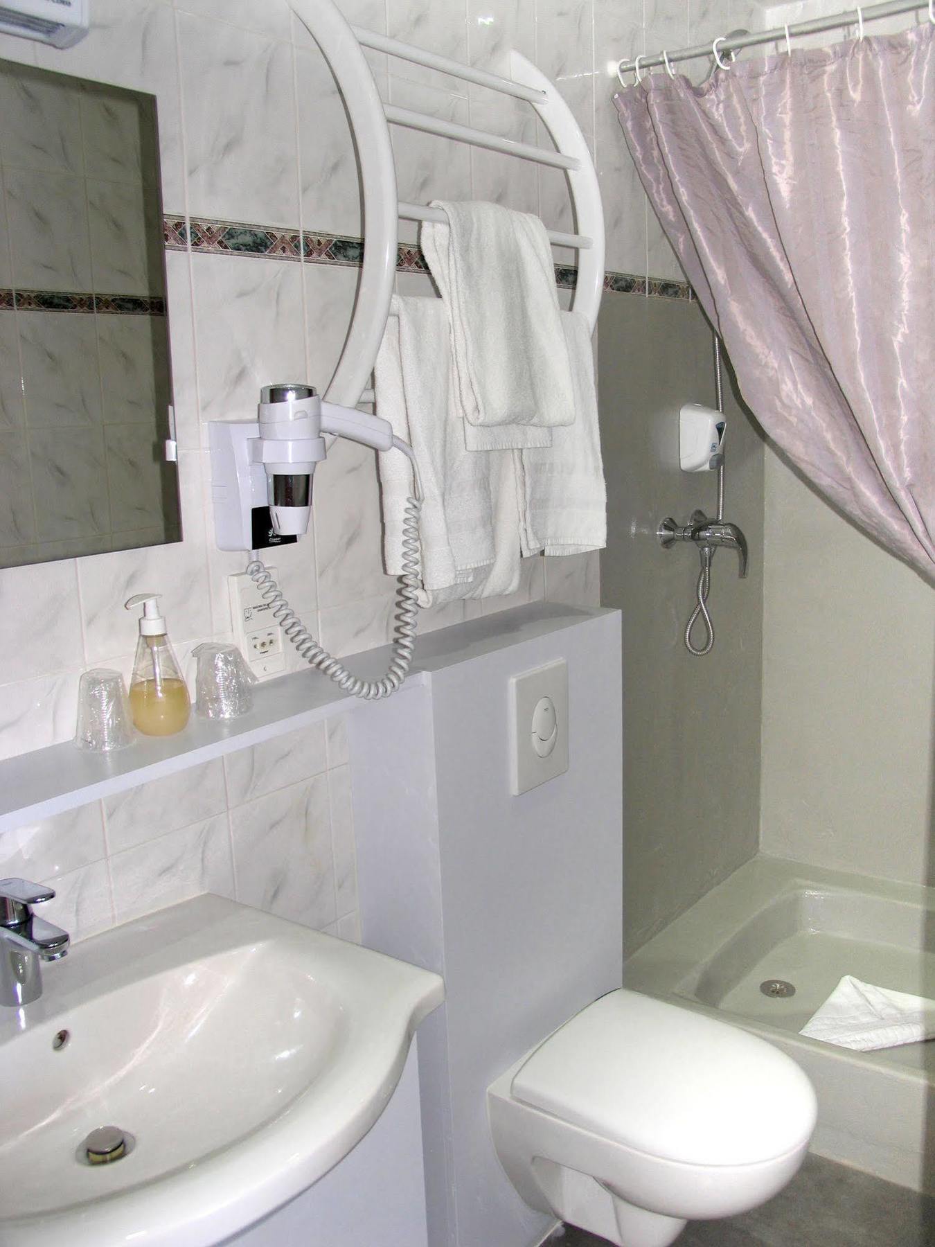 Hotel Et Studios Les Amandiers Saint-Raphaël Екстериор снимка