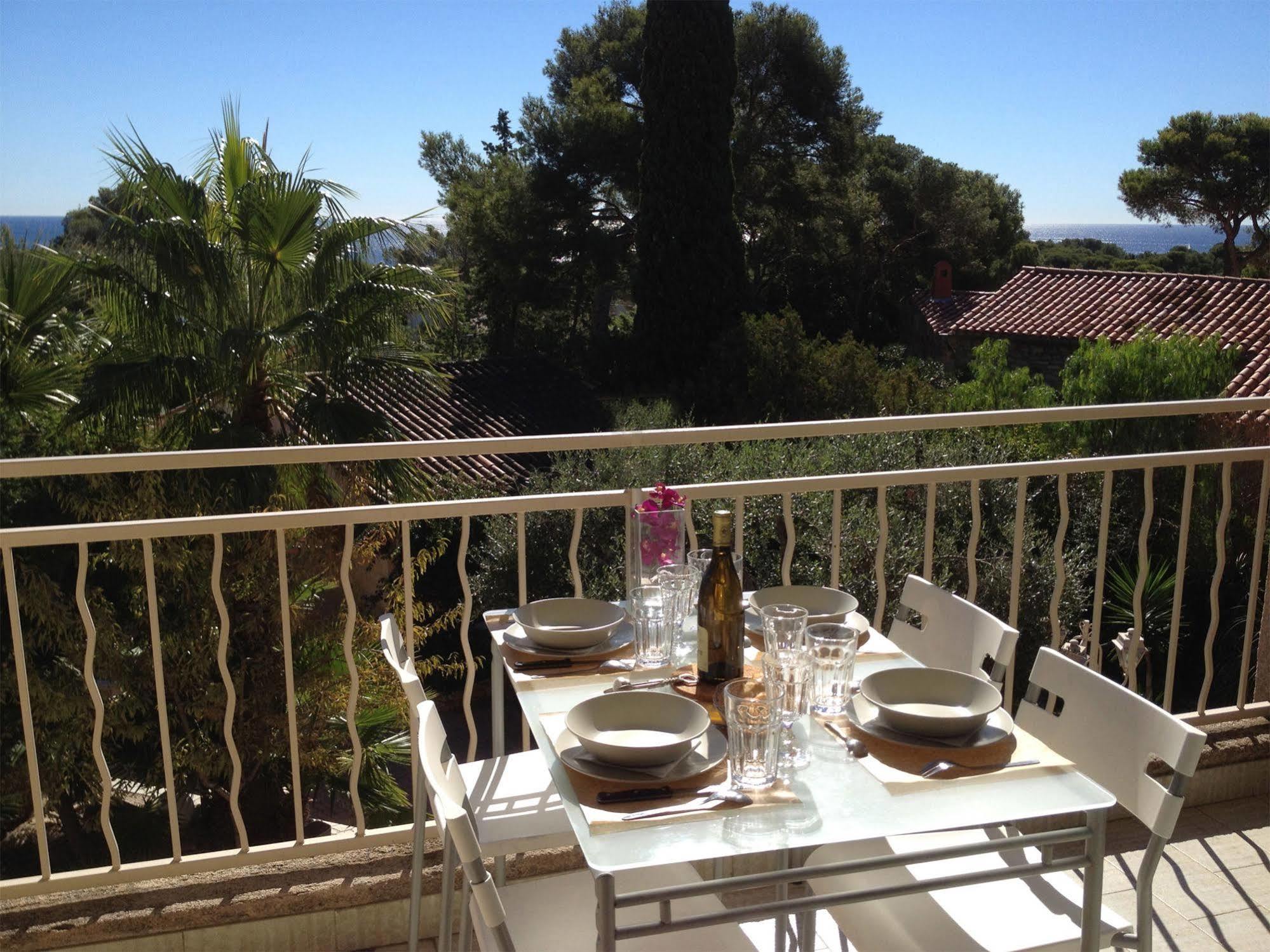 Hotel Et Studios Les Amandiers Saint-Raphaël Екстериор снимка