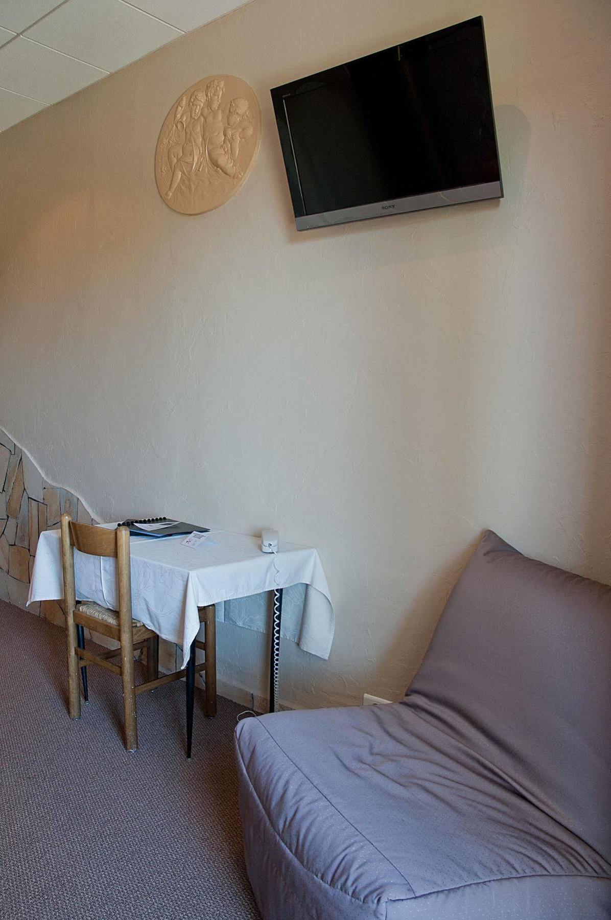 Hotel Et Studios Les Amandiers Saint-Raphaël Екстериор снимка
